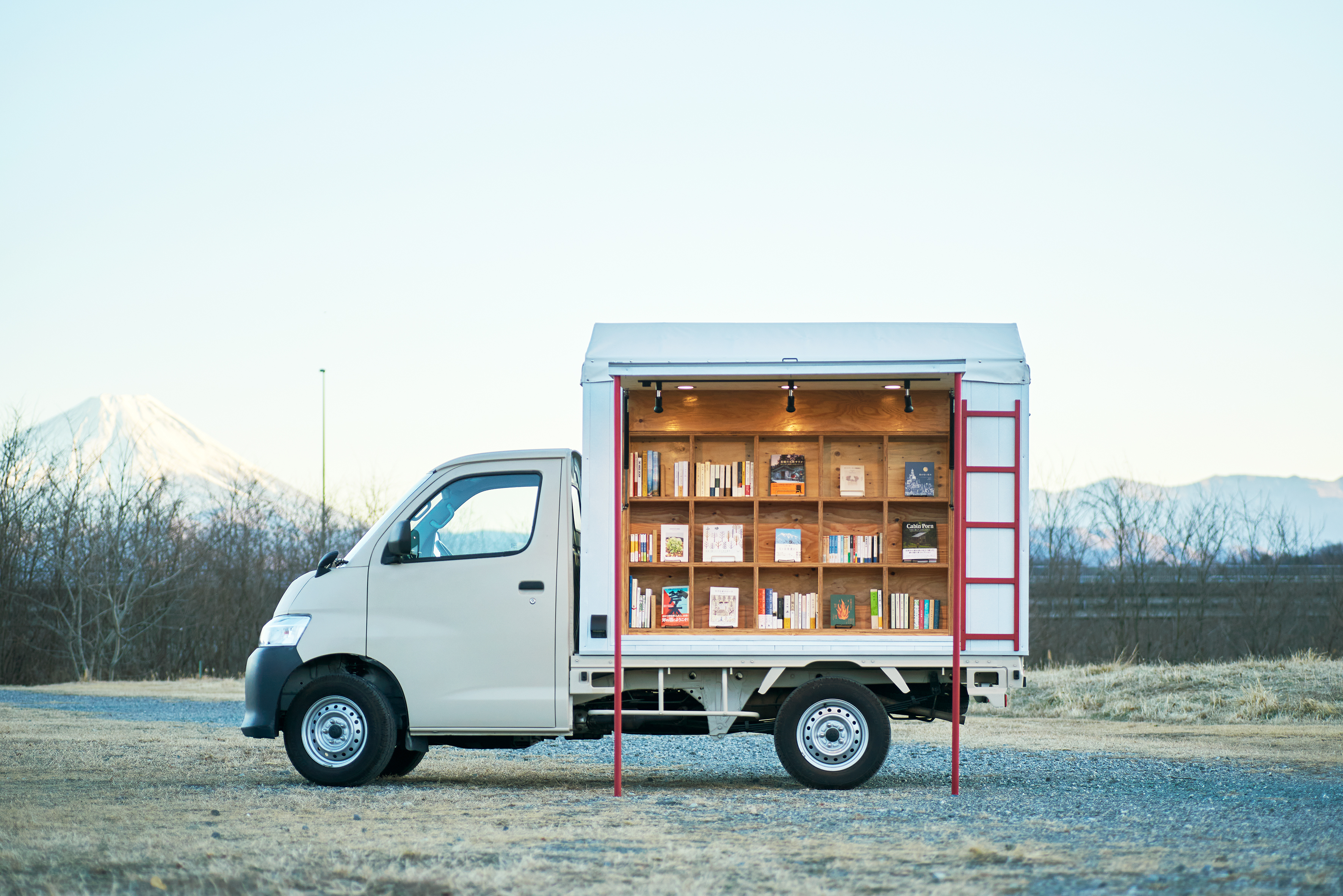 11月2日「旅する本屋さんin能登」に本の移動販売車「Honjour! Car」を出...